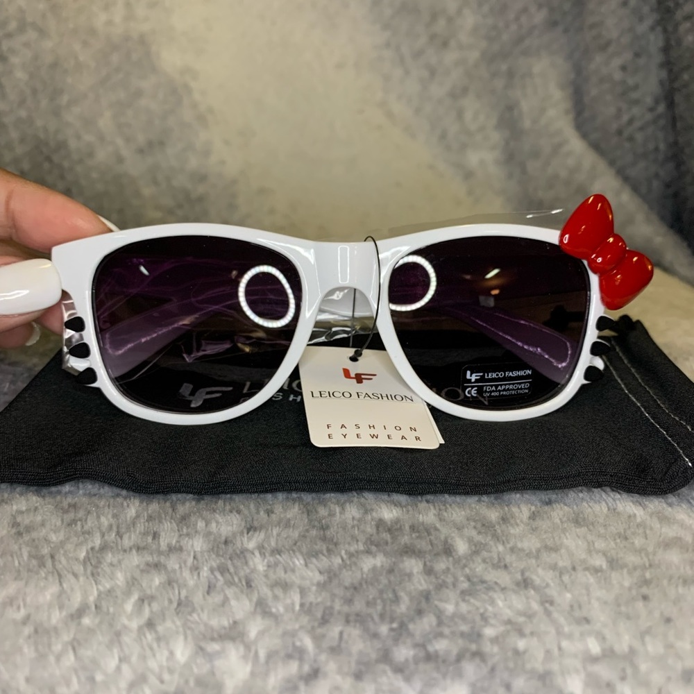 Hello Kitty style sunglasses